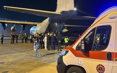 Da Napoli a Bergamo con un C-130J: 41enne trasferito d’urgenza al Papa Giovanni