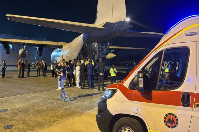 Da Napoli a Bergamo con un C-130J: 41enne trasferito d’urgenza al Papa Giovanni