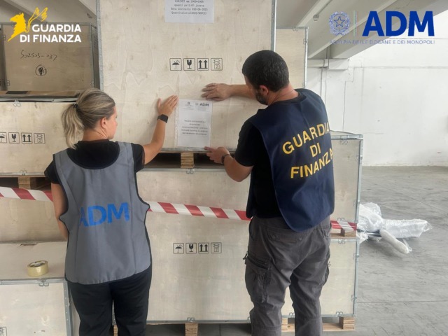 Maxi sequestro di dispositivi elettronici nell’Alessandrino: oltre 40mila tra orologi e schermi led non sicuri