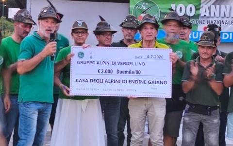 Dalle Penne nere di Verdellino duemila euro per sostenere la “Casa degli Alpini” di Endine