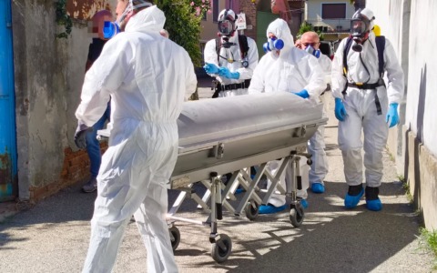 Dramma a Castelrosso: uomo di 57 anni trovato morto in casa