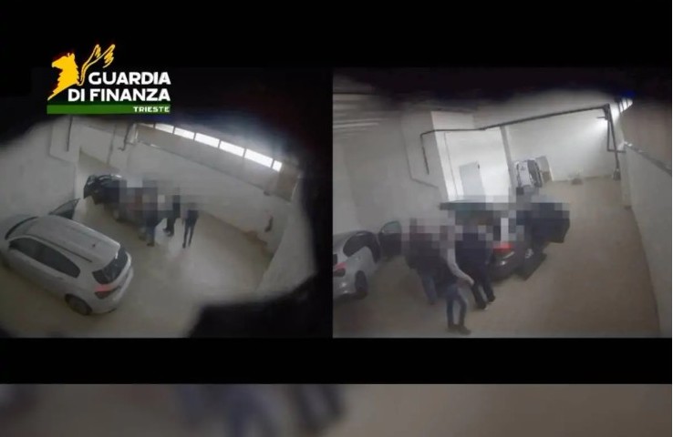 Droga, armi, auto e gioielli di lusso: otto arrestati in carcere