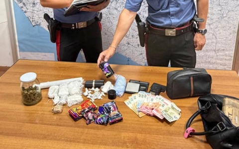 Droga in casa, arrestato 18enne