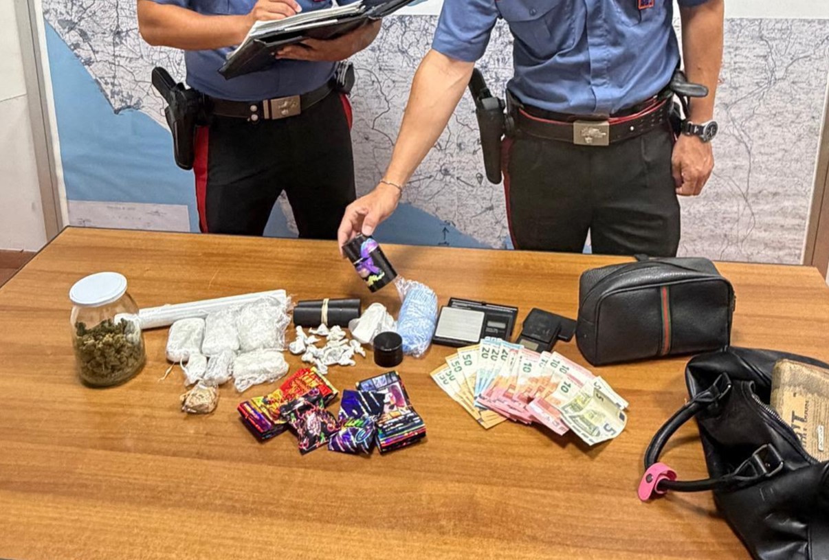Droga in casa, arrestato 18enne
