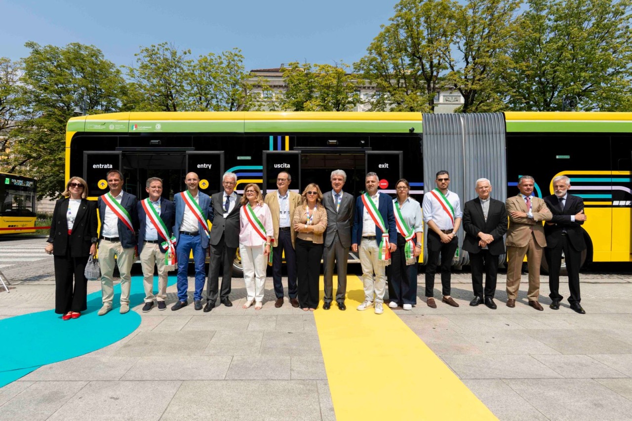 È stato inaugurato il nuovo servizio e-Brt, il primo “tram su gomma” della Lombardia