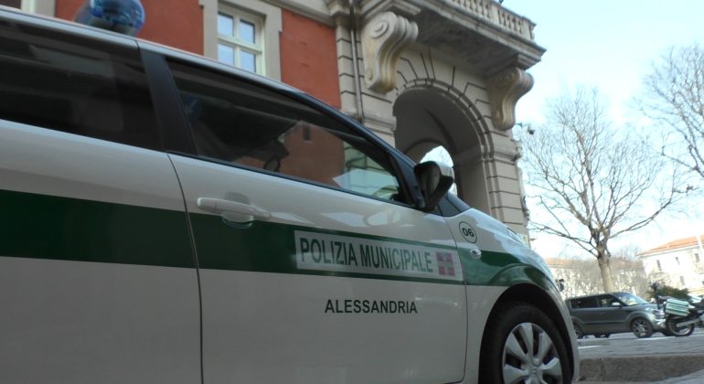 Ennesimo incidente tra via Marengo e via Pisacane ad Alessandria: 5 auto coinvolte