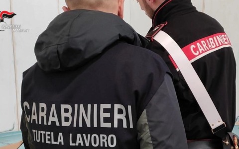 Evade dai domiciliari per andare al ristorante, arrestato