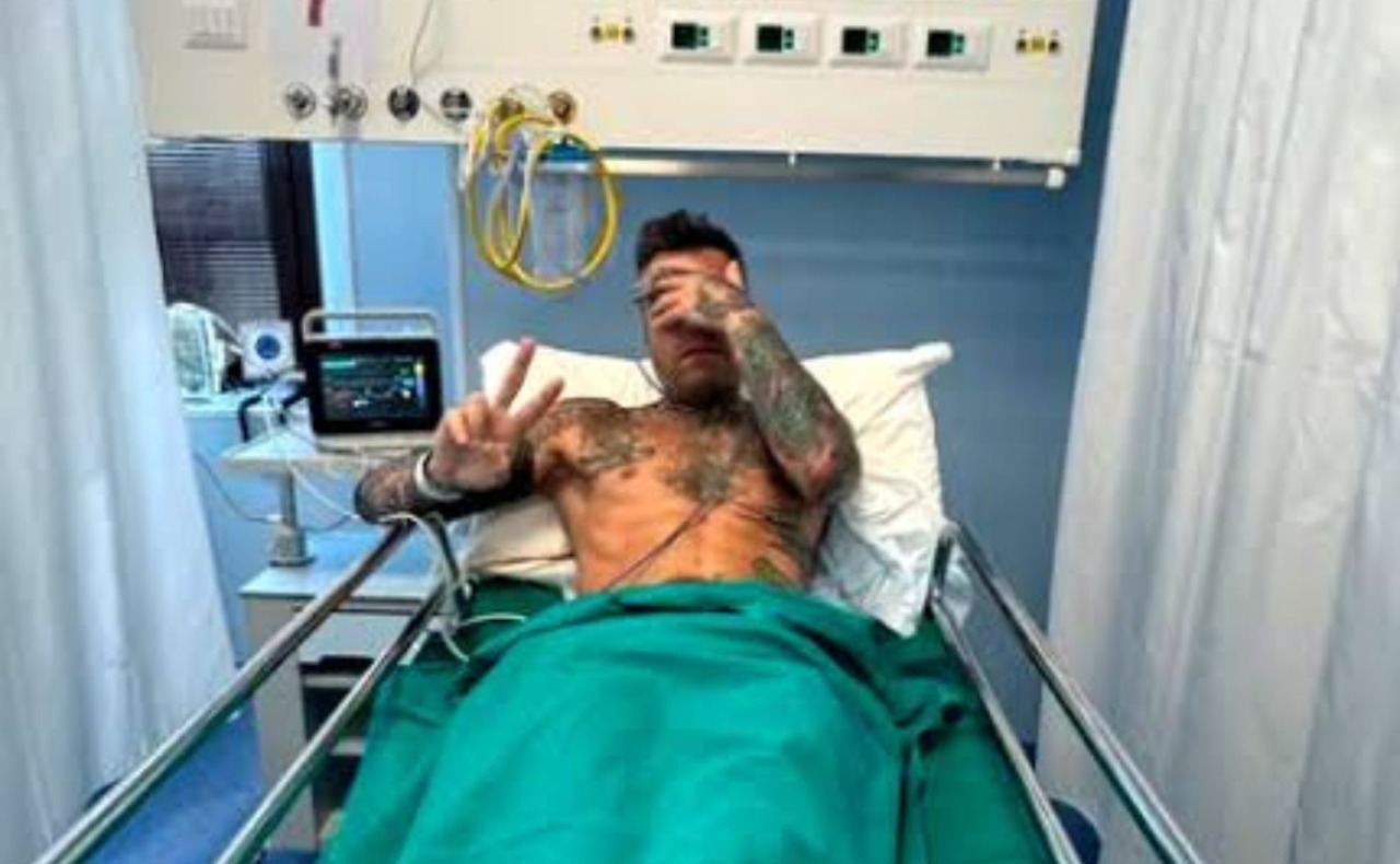 Fedez nuovamente in ospedale a Milano: ricoverato al Fatebenefratelli dopo un malore dovuto a problemi gastrici