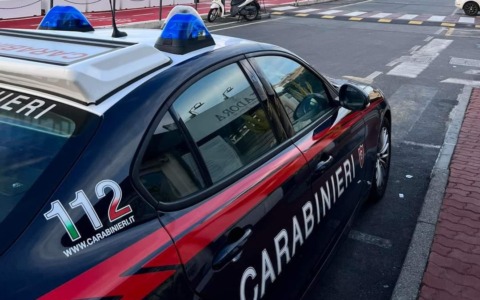 Fermato dai Carabinieri con patente e carta di identità false