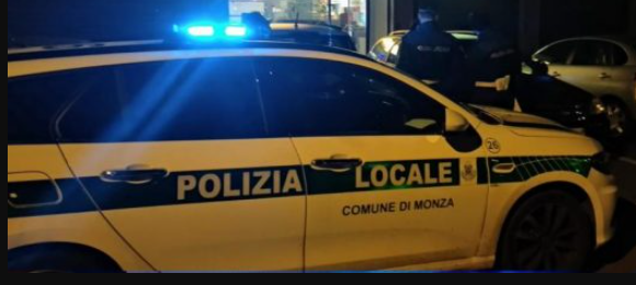 Fiamme nell’area dismessa: si teme il gesto estremo, ma voleva solo illuminare la stanza