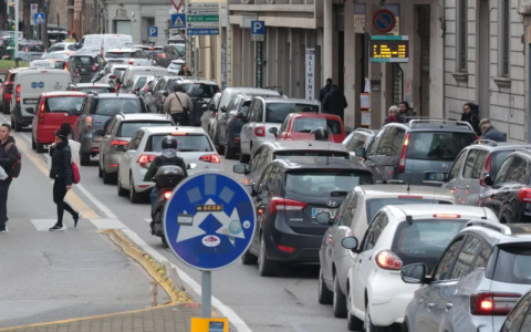 Firenze, il peso (abnorme) del traffico: 750 mila spostamenti in auto al giorno