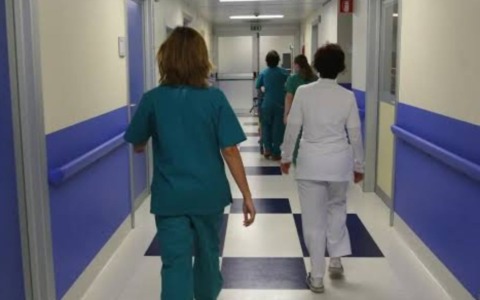 Focus sulla Sanità lombarda: negli ospedali più medici e infermieri ma aumentano le dimissioni: in vent’anni solo lo 0,6% di personale in più
