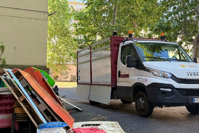 Follia in strada: due aggressioni a operatori AMA in poche ore. Fermato l’influencer “Il Brasiliano”
