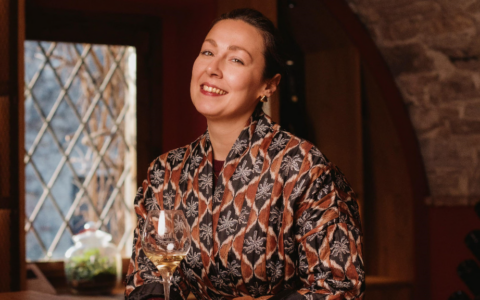 Francesca Fattore è l’ambasciatrice del nettare degli Dei: “Raccontare il vino vuol dire raccontare cultura”