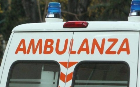 Frontale tra due auto ad Alessandria, muore un uomo di 65 anni