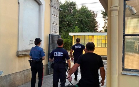 Fugge all’alt dei carabinieri con un’auto rubata: inseguimento tra Chiari e Pontoglio