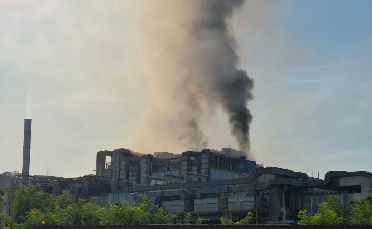 Colonna di fumo dalla Memc di Novara: Arpa monitora l’aria, primi rilievi rassicuranti