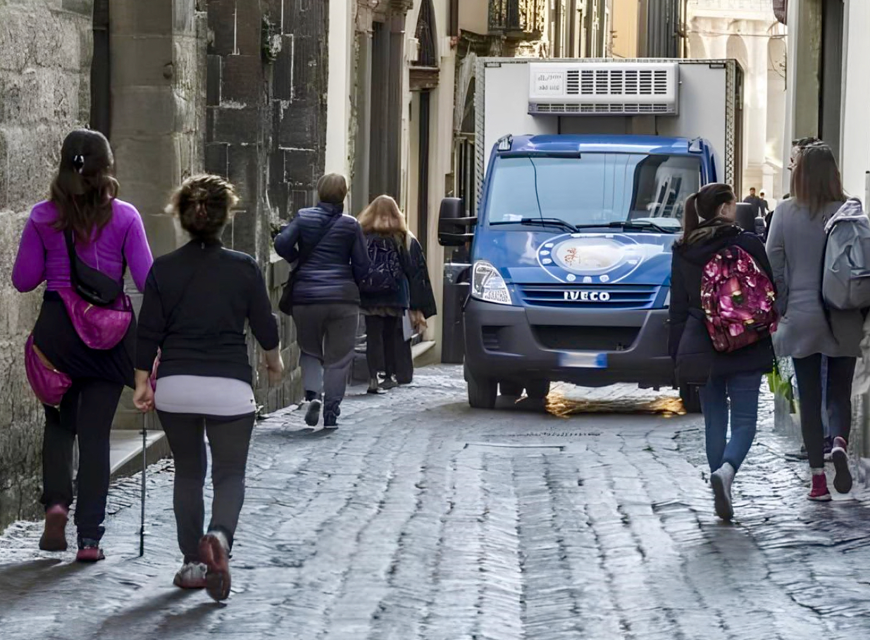 Giornali, latte fresco e lavanderie: dal 3 agosto le nuove regole per le consegne in Città Alta