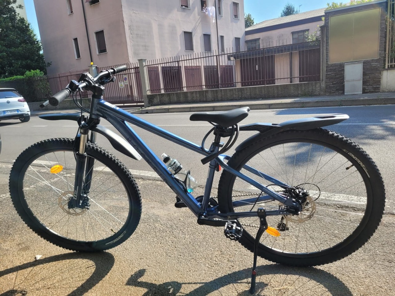 Gli rubano la bici premio dell’esame mentre è al cinema, l’appello della mamma