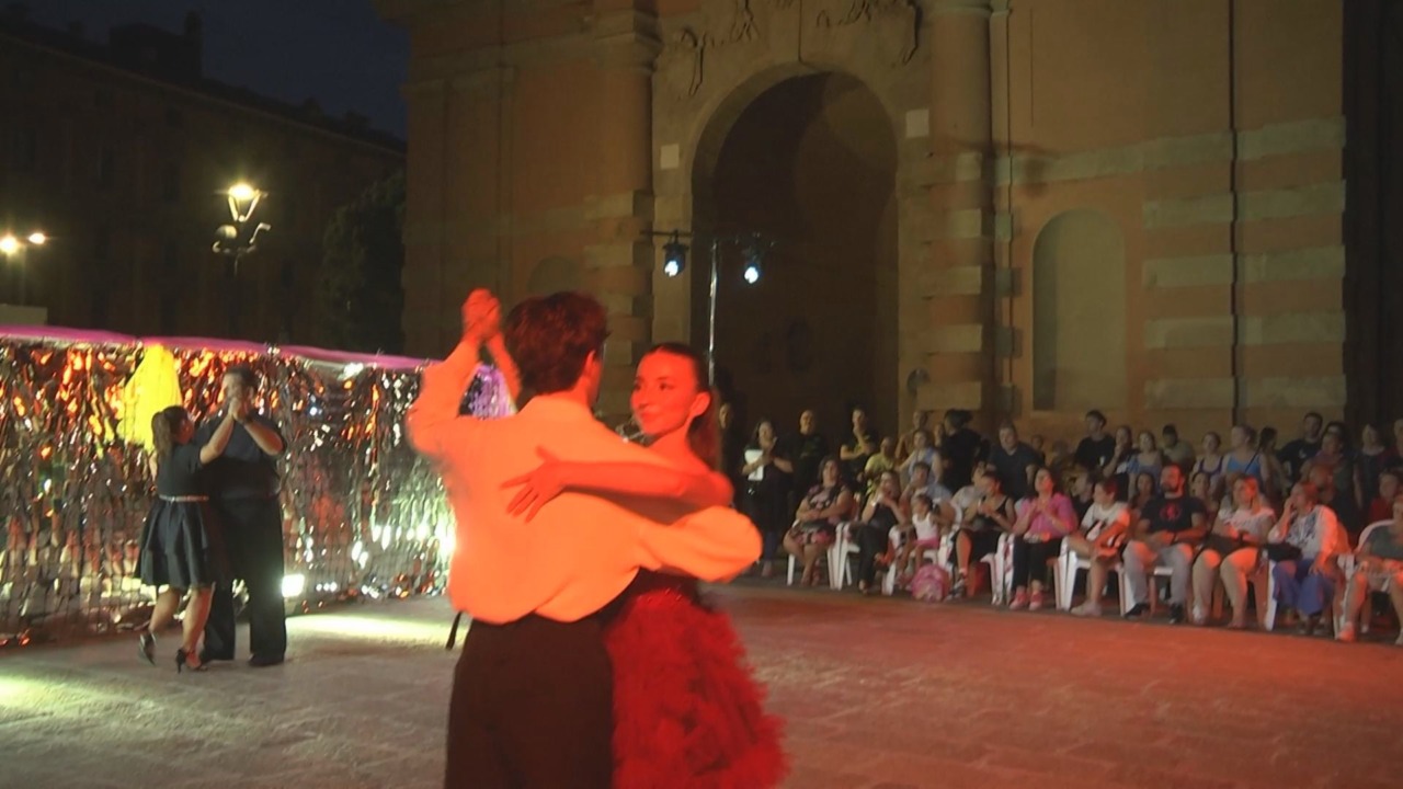 Grande successo di pubblico per la seconda edizione di “Che bella Bologna che balla” in Piazza XX Settembre