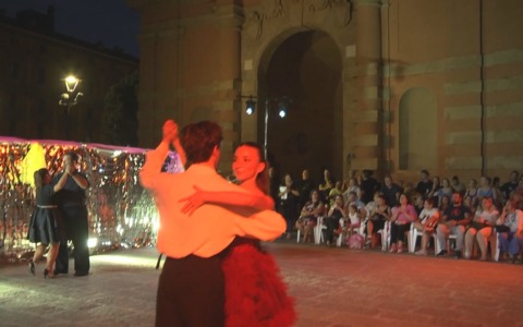 Grande successo di pubblico per la seconda edizione di “Che bella Bologna che balla” in Piazza XX Settembre