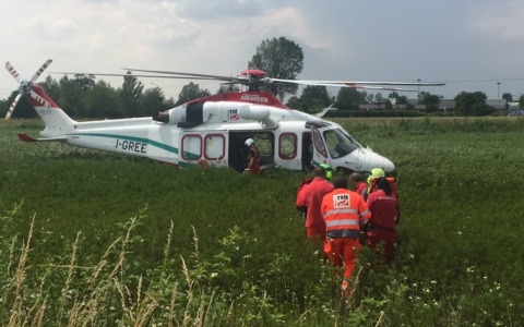 Grave incidente a Cigliano sulla SP11: scontro tra due moto, un centauro è in pericolo di vita