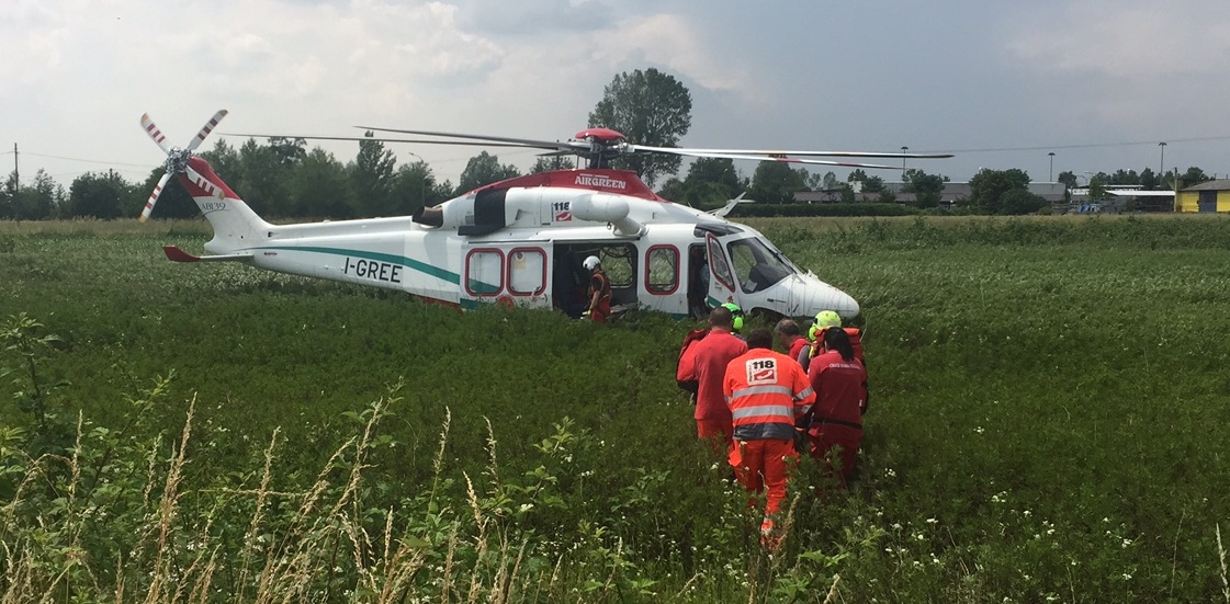 Grave incidente a Cigliano sulla SP11: scontro tra due moto, un centauro è in pericolo di vita