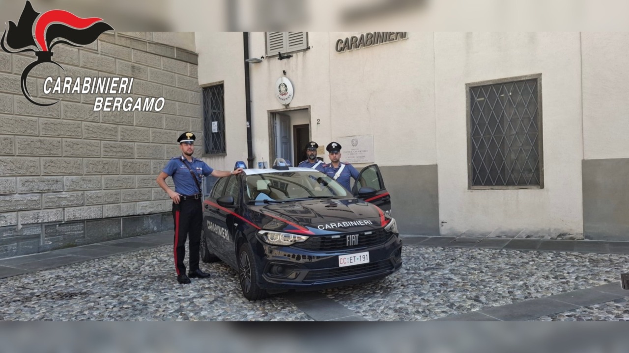«Grazie ai carabinieri, siamo tornati a casa»: lettera del turista polacco derubato sul bus per Città Alta