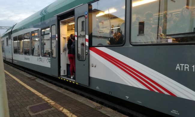 Guasto a un passaggio a livello tra Piona e Dervio: rallentamenti sulla linea Tirano-Lecco-Milano