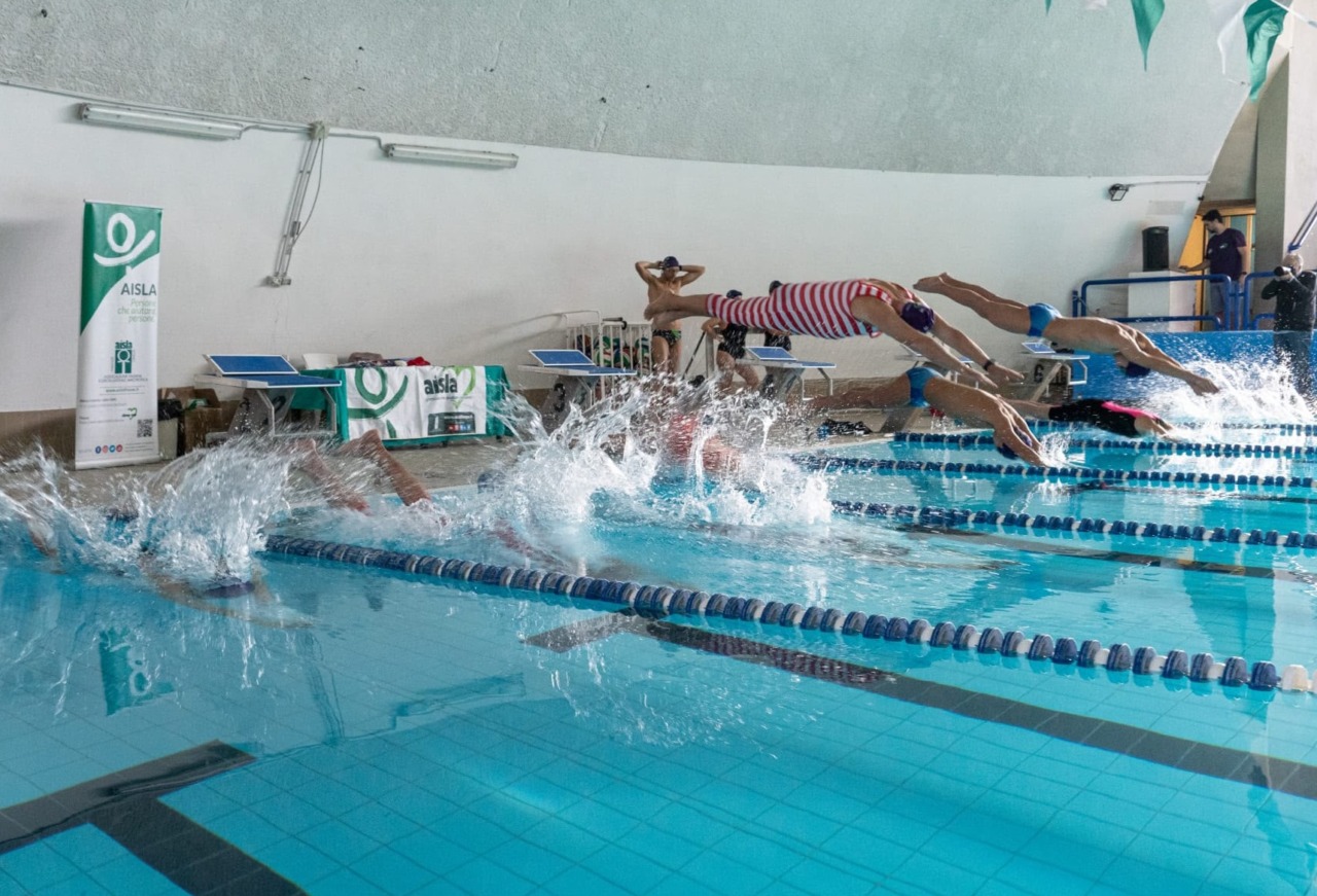 I lavori in piscina rendono impossibile la maratona di nuoto:  nasce così “Un Tuffo per Aisla Firenze – virtual edition”