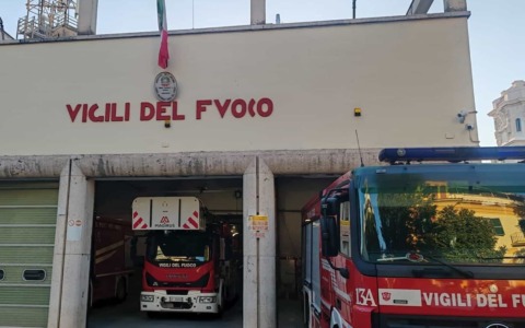 I vigili del fuoco di Ostia trasferiti al centro sportivo Guardia finanza Castel Porziano