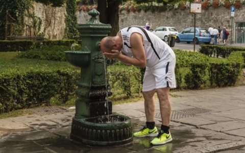 Il caldo non attenua la sua morsa: dopo il record di 38,6°C toccato a Bergamo, s’alza l’umidità