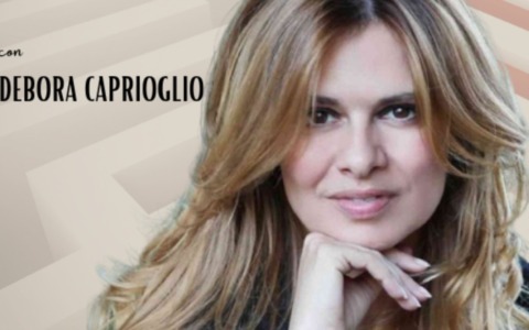 Il mito di Arianna riletto come viaggio alla scoperta di sé: Debora Caprioglio al Broletto di Pavia