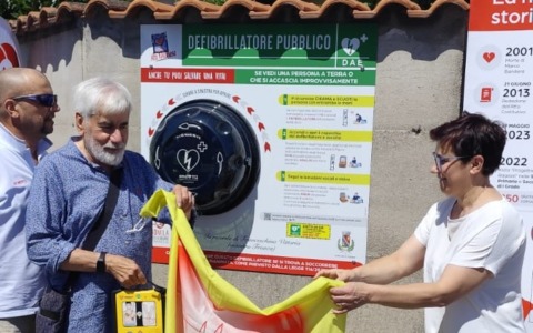 Il ricordo della maestra Franca diventa un defibrillatore per salvare vite