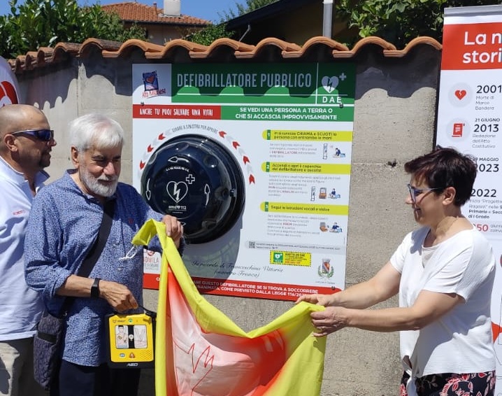 Il ricordo della maestra Franca diventa un defibrillatore per salvare vite