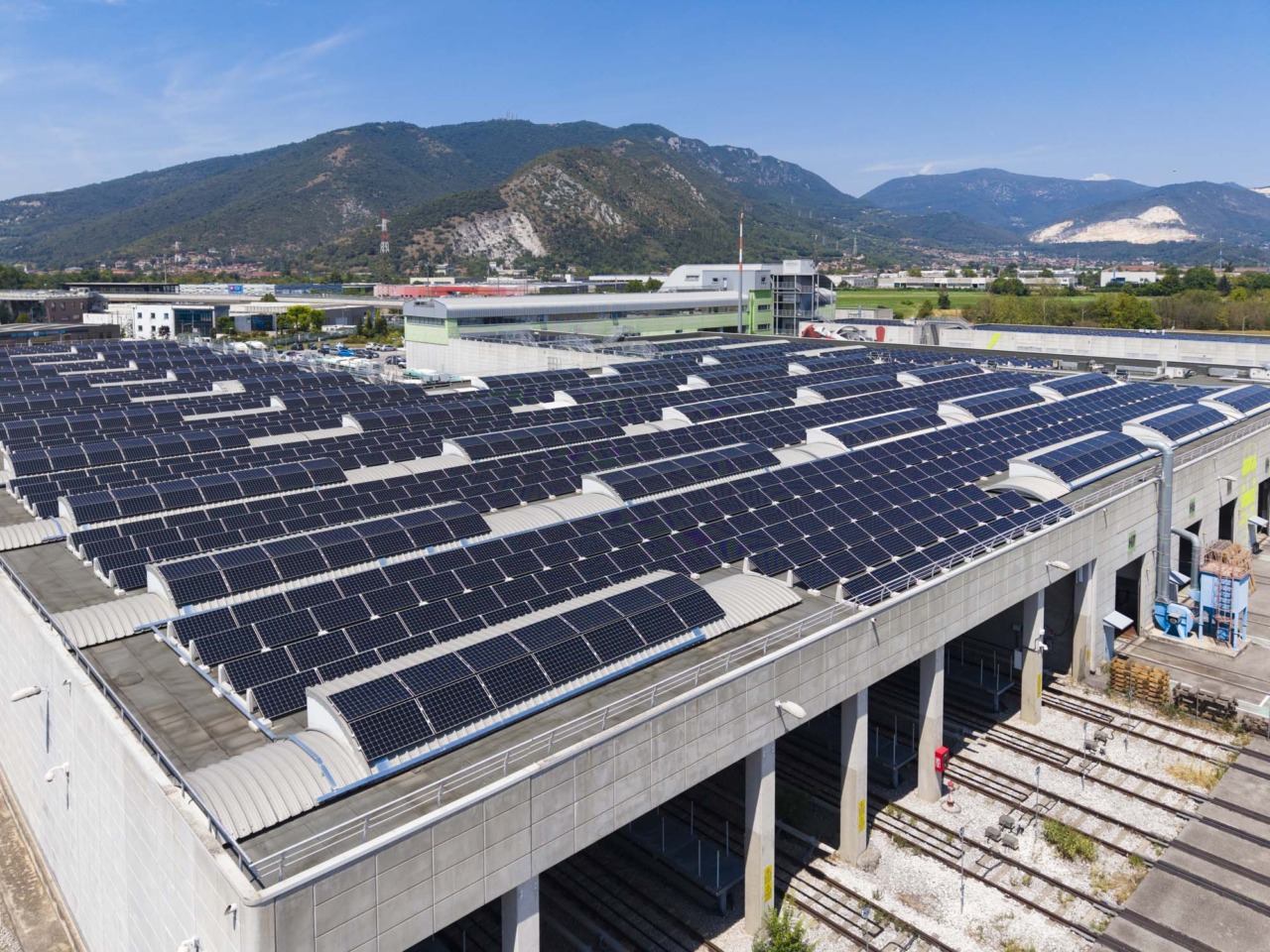 Impianto fotovoltaico al deposito metro Sant’Eufemia – Buffalora: meno 240 tonnellate di Co2 l’anno