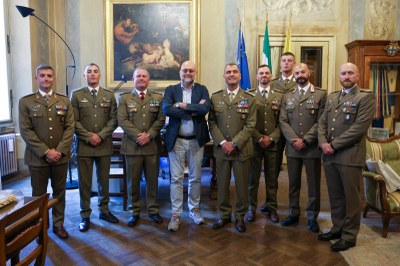 In Municipio i militari dell’Accademia Militare che hanno salvato un uomo nei pressi del molo di Trieste