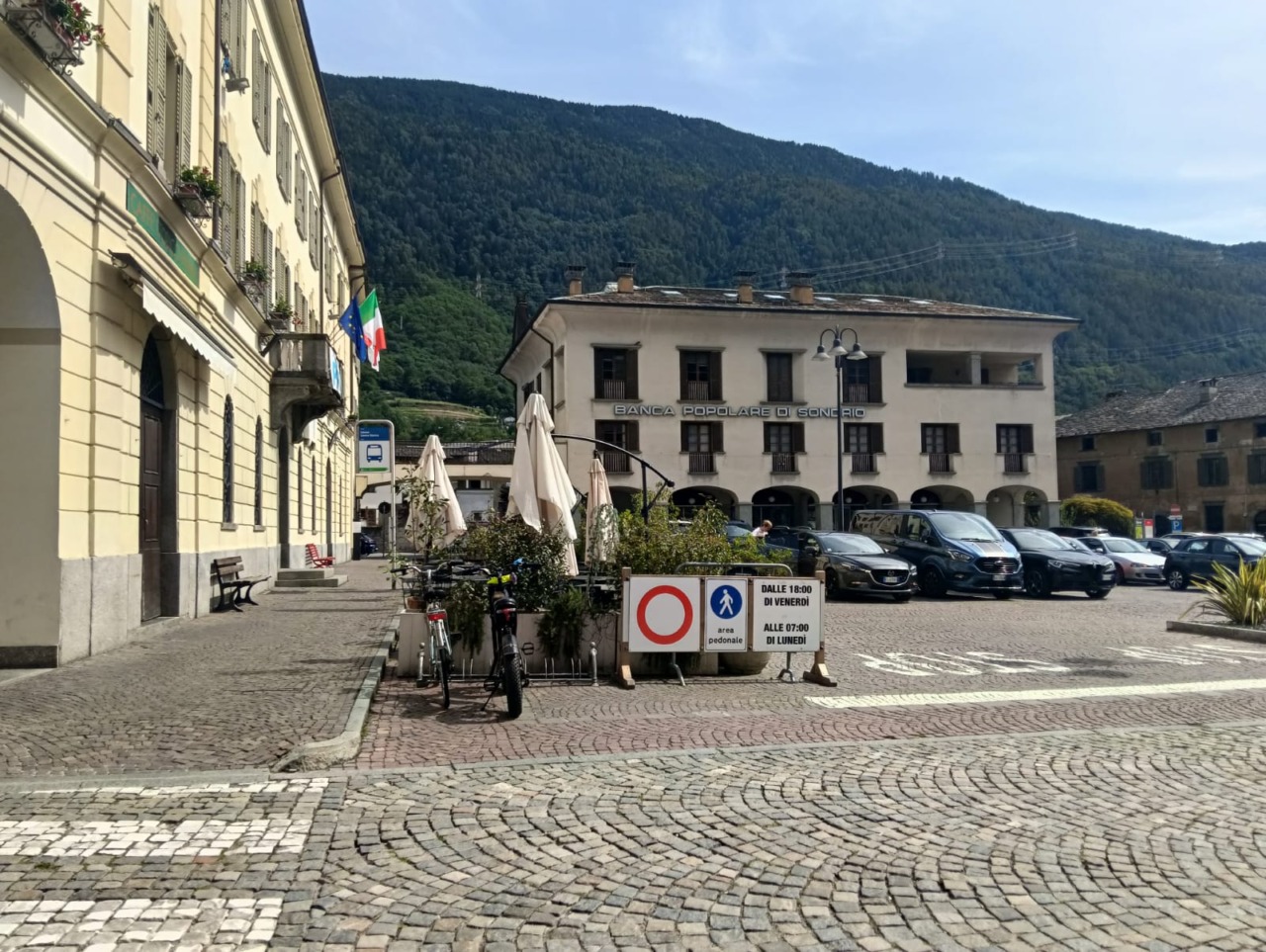 In piazza Cavour sosta massima di due ore