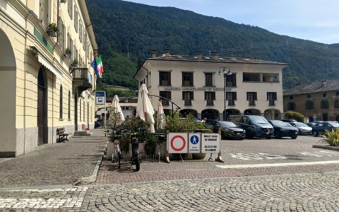 In piazza Cavour sosta massima di due ore