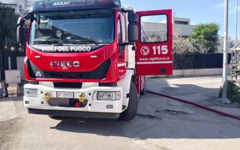 Incendio alla Remat Italia, intervento dei vigili del fuoco nella zona industriale