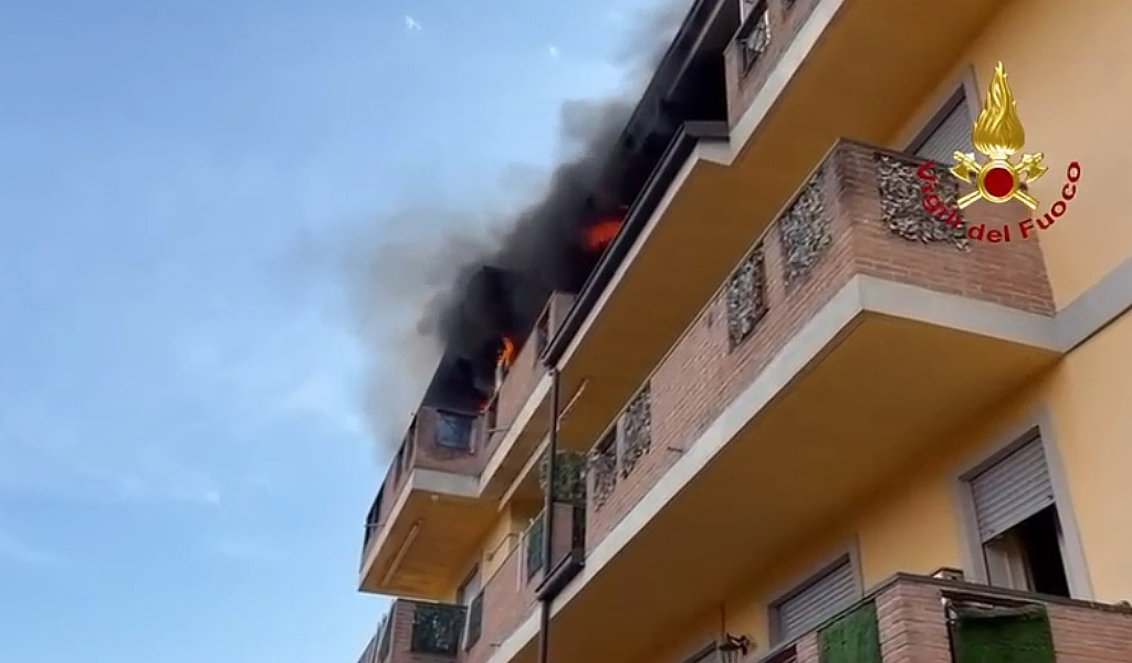 Incendio in appartamento a Sant’Angelo Lodigiano, abitazione dichiarata inagibile