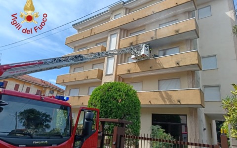 Incendio in casa: salvata una persona disabile