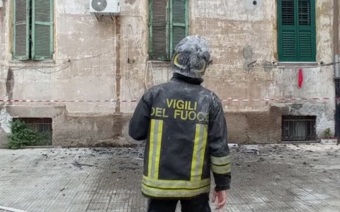 Incendio in un appartamento, evacuate tre persone