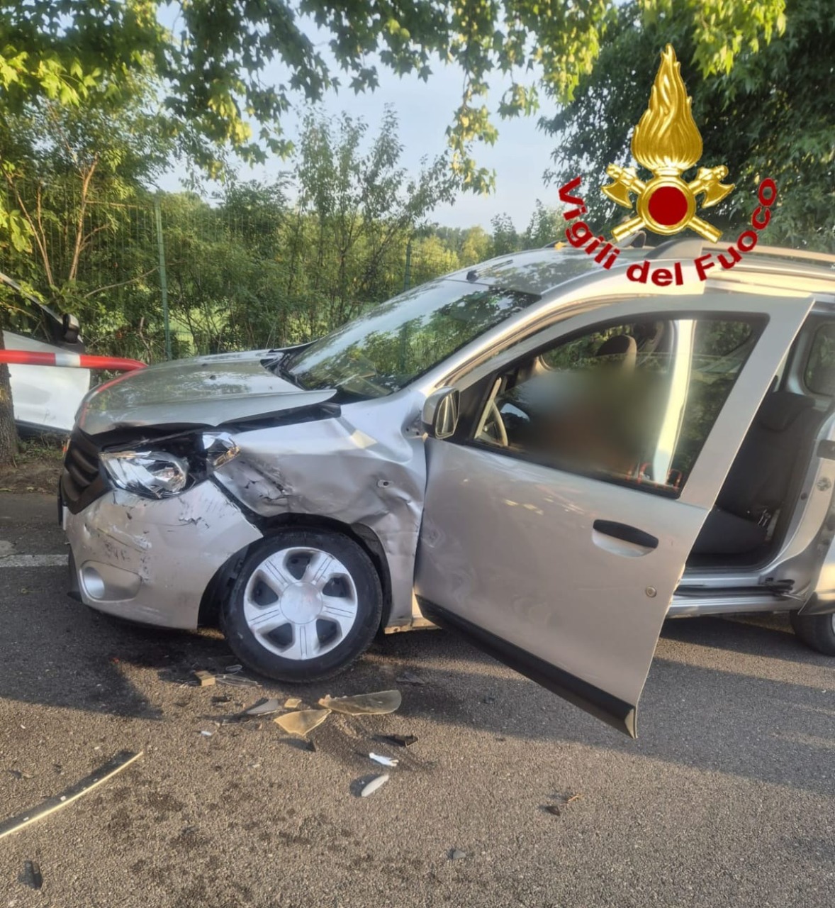 Incidente a Malnate, donna estratta con le cesoie dall’automobile