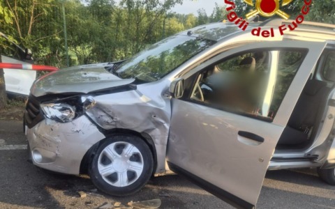 Incidente a Malnate, donna estratta con le cesoie dall’automobile