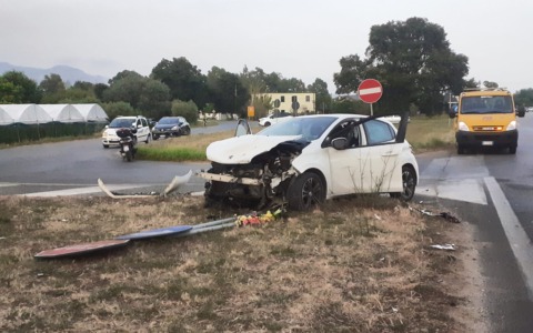 Incidente stradale sulla Pontina, ferita gravemente una donna