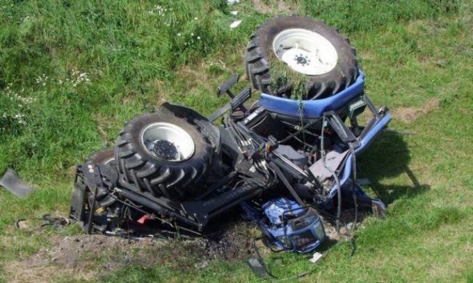 Incidenti sul lavoro: il trattore si ribalta nel suo terreno, morto sindaco di 56 anni