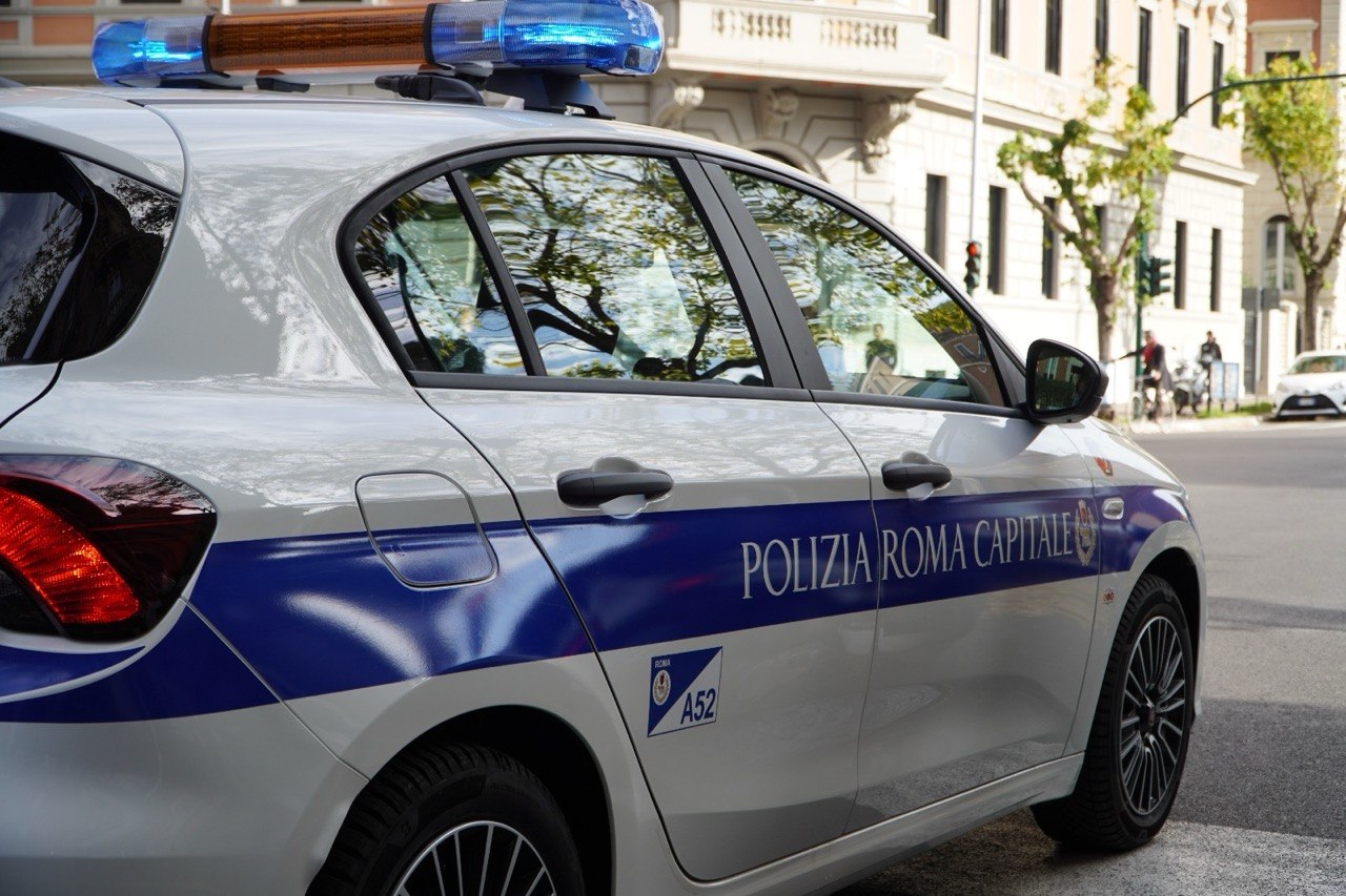 Investe una donna e scappa, denunciato