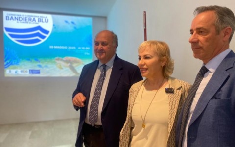 La Bandiera Blu perde pezzi, la decisione della FEE