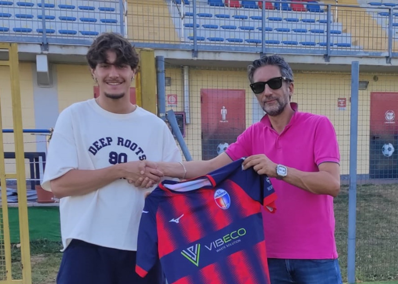 La Caronnese puntella le fasce, ufficiale Simone Bobbo